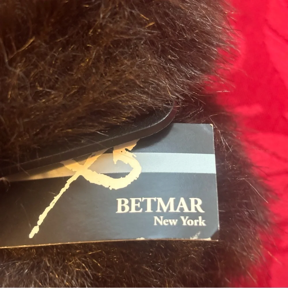 ❤️2/$15 or 3/$21❤️NWT Betmar New York Brown Knit Gloves w/Faux Fur Trim